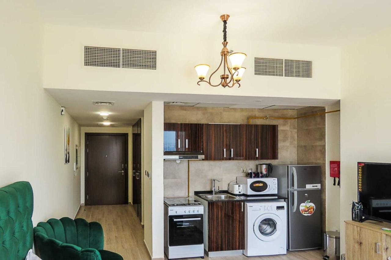 Oyo 860 Studio Apartment, Maya Tower 4, Jumeirah Village Triangle Dubaj Kültér fotó